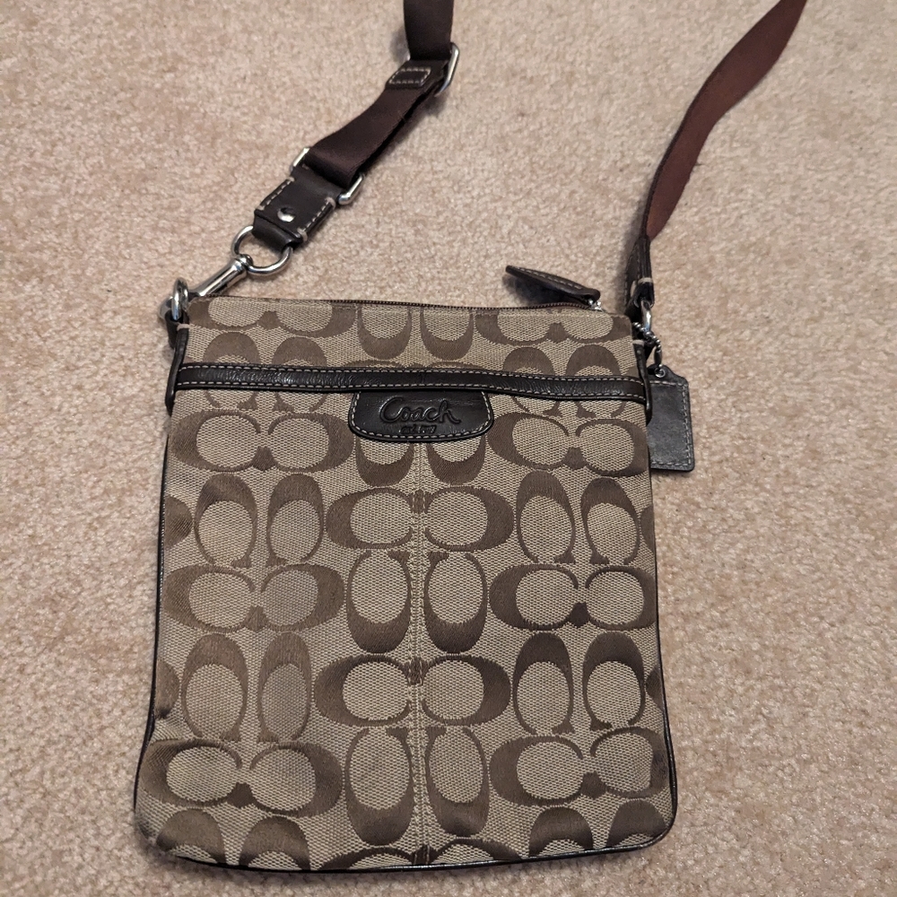 Classic coach crossbody bag